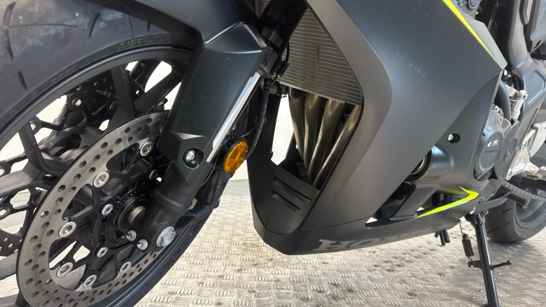 24MY Honda CBR650R E-Clutch